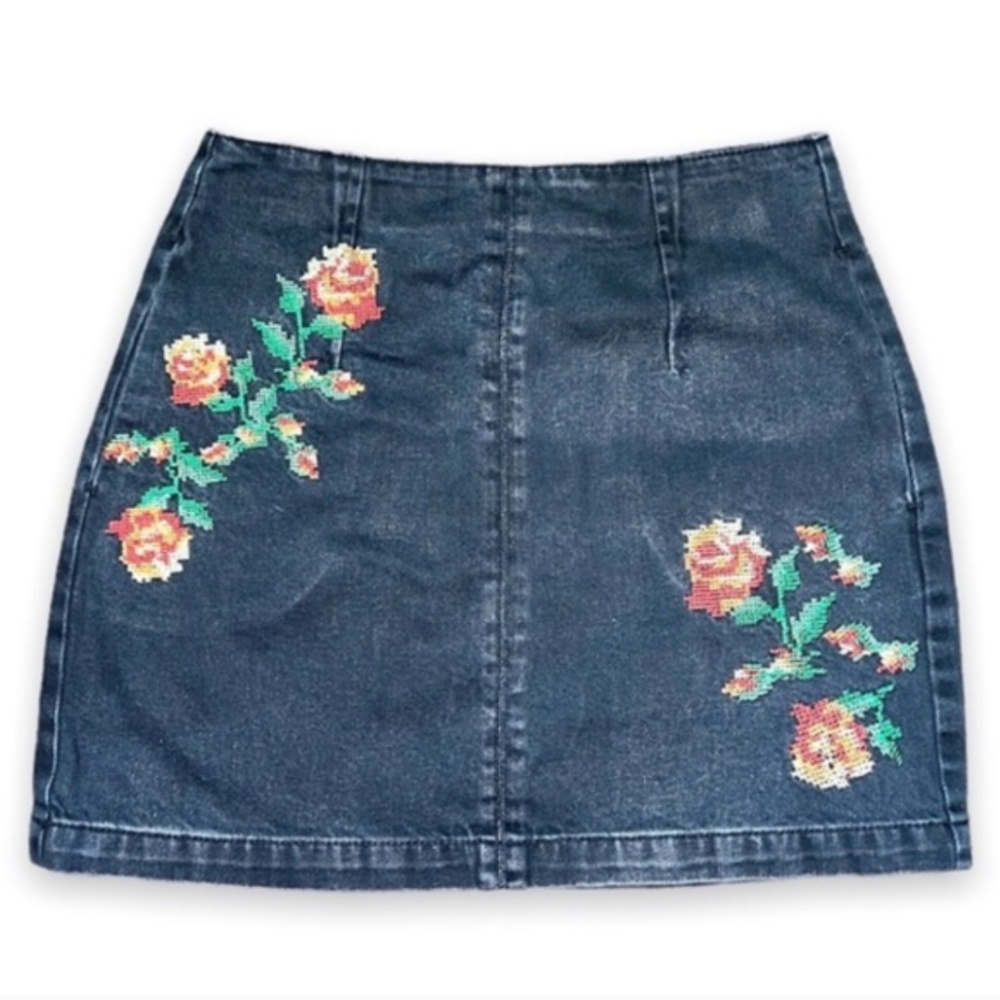 Topshop Moto Black Denim Rose Embroidered Skirt - Picture 5 of 6